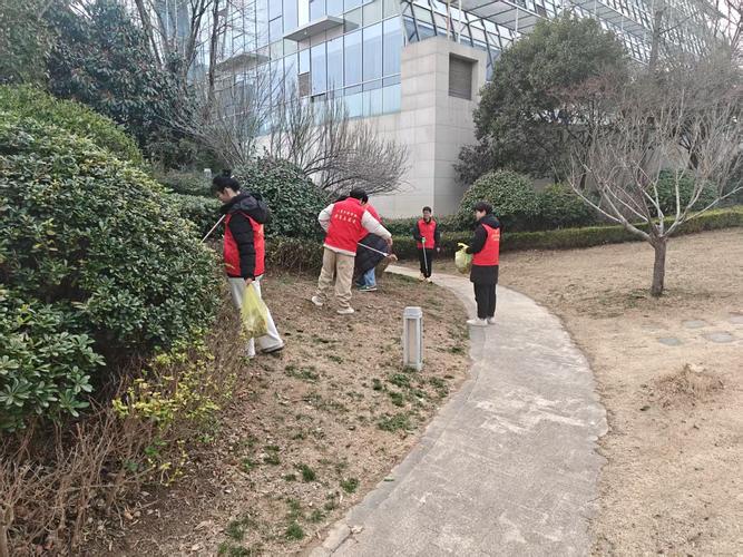 此次社区清洁志愿服务活动,看似微小,却饱含温情